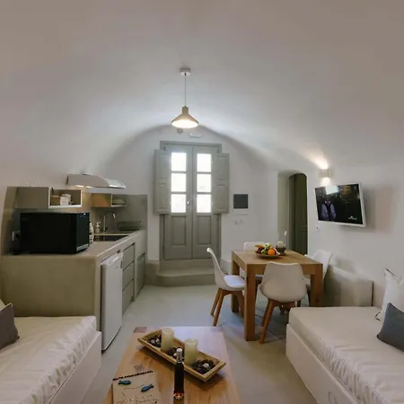 Kasteli Santorini Artemis Pyrgos Kallistis